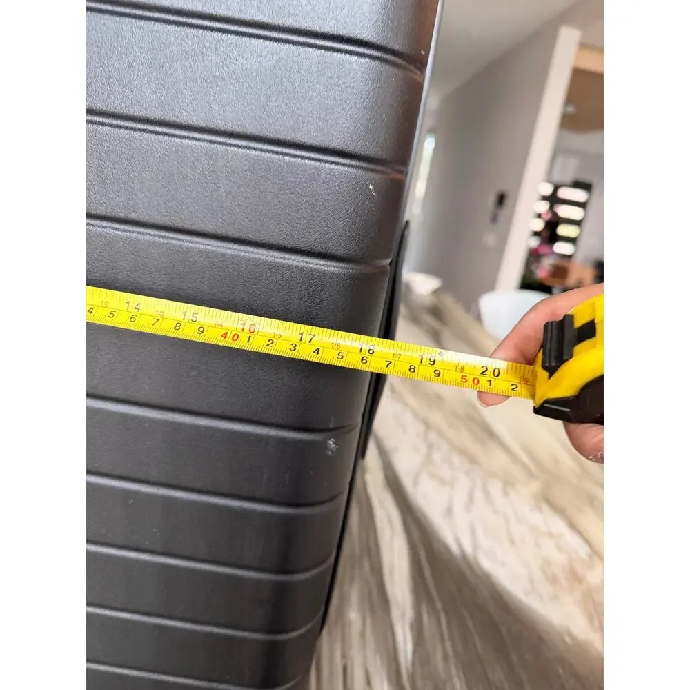 AWAY 24 in checked in luggage BLACK